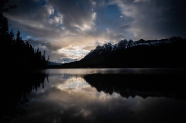 Kanada Kayalıklarında İlkbahar