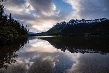 Kanada Kayalıklarında İlkbahar