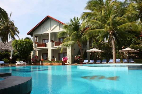 Otel Vietnam. Deniz kenarında. Resort Mui Ne. tatil köyü egzotik Asya