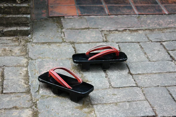 Geleneksel Japon ayakkabıları-Geta. Japonya, Tokyo
