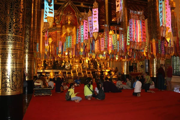 Bir Budist tapınağının içinde. Tayland, Bangkok şehir