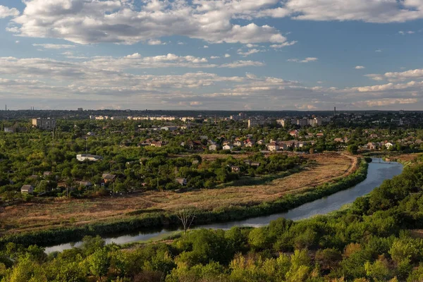 Obecný Plán Panoramatické Fotografie Městské Vesnice Krajiny Řekou Domy Green — Stock fotografie