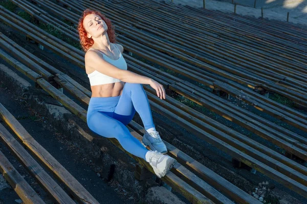 Young Red Haired Sportswoman Sitting Wooden Bench Sports Stadium Beam — Stock Photo, Image