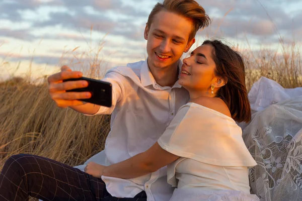 Selfie Man Och Hustru Unga Vackra Par Tjugotvå Porträtt Kille — Stockfoto