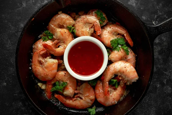 Fried in garlic butter shrimps served with sweet chili suace and parsley.