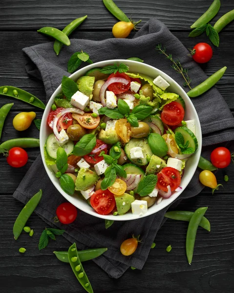 Salada Saudável Baixas Calorias Com Alface Tomate Abacate Queijo Feta — Fotografia de Stock