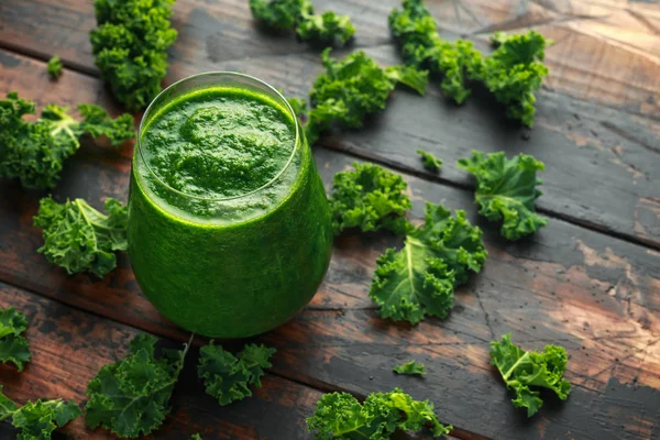 Zelené Smoothie Kale Dřevěný Stůl — Stock fotografie