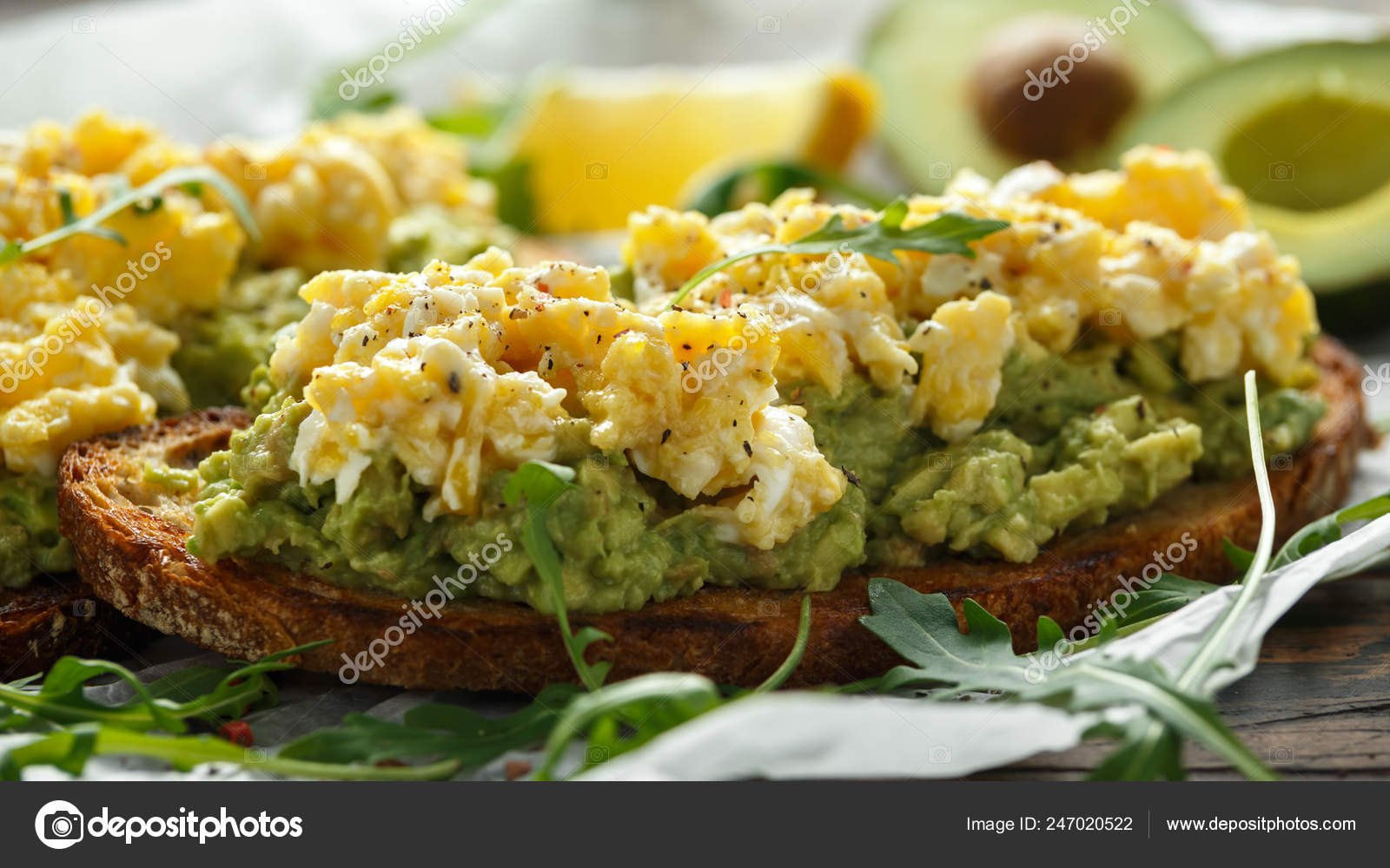 Fotos De Huevo Revuelto Sobre Pan Agrio De Stock Huevo Revuelto Sobre Pan Agrio Imagenes Libres De Derechos Depositphotos