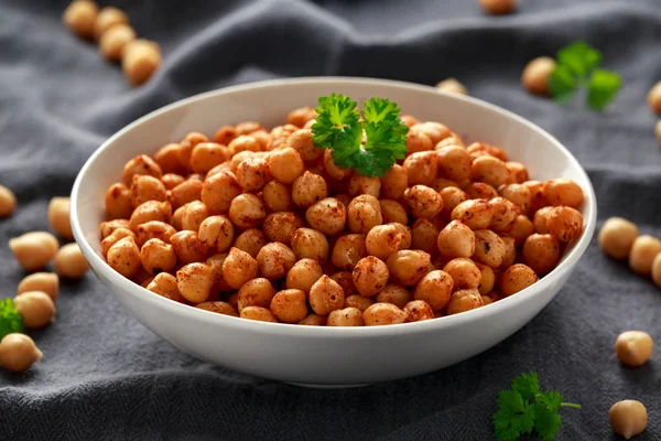 Roasted spicy chickpeas in white bowl. Healthy food — Stock Photo, Image