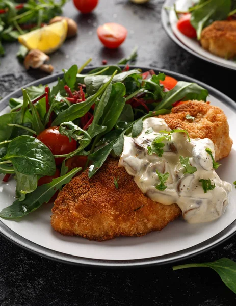 Chicken steak in Breadcrumbs with mushrooms and vegetables — Stock Photo, Image