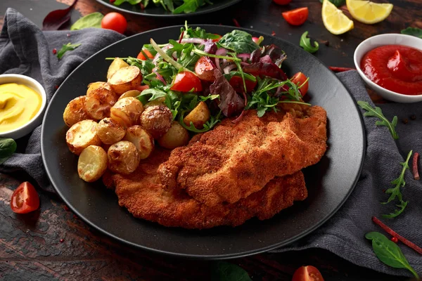 Homemade breaded pork schnitzel with roast potato and vegetables — Stock Photo, Image