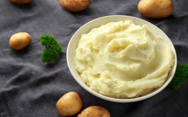 Beyaz kasede patates püresi. Sağlıklı gıda