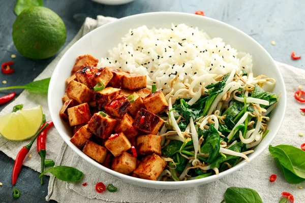 Tofu Frito Glaseado Chile Dulce Servido Con Arroz Espinacas Vapor — Foto de Stock