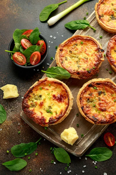 Cheddar cheese and spring onion omelette tarts served on wooden board with side salad. Healthy breakfast food — Stock Photo, Image