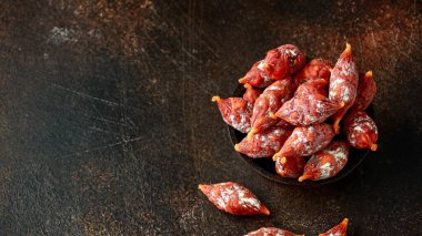 Kokteyl Chorizo mini baharatlı domuz mayalanmış kurutulmuş salam sosisi.