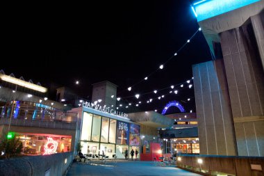 Londra 'daki South Bank' taki Ulusal Galeri gece görüldü.