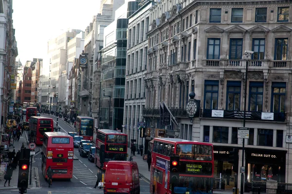 Londonbussar i City of London, London, England — Stockfoto