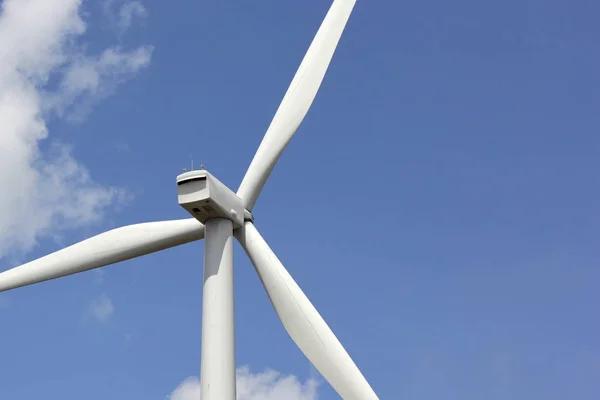 Windmolen Voor Hernieuwbare Energie Met Prachtige Hemelse Achtergrond — Stockfoto