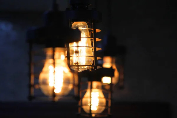 Декоративная Лампа Включенной Лампочкой Потолке — стоковое фото