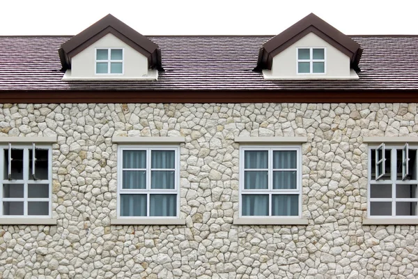 Architekturfoto Fenster Und Satteldach Auf Steinhaus — Stockfoto