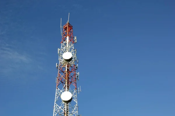 Telecommunication Tower Beautiful Sky Background — Stock Photo, Image