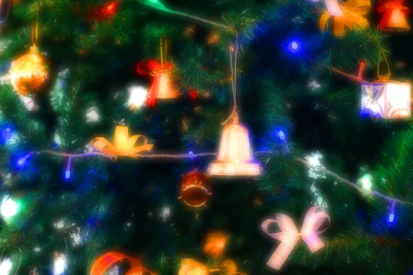 Размытое Фото Рождественской Елки Украшенной Различными Рождественскими Украшениями — стоковое фото