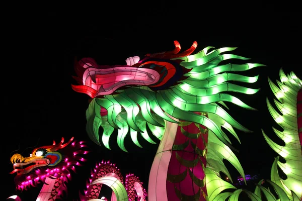 Foto Bela Lanterna Dragão Chinês Iluminado — Fotografia de Stock