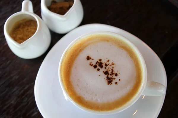 Kopp Varm Cappuccino Kaffe Träbord — Stockfoto