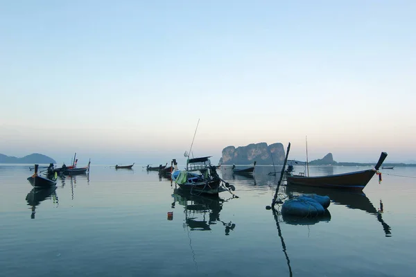 Fishing boat in the sea with beautiful sky background — Stock Photo, Image