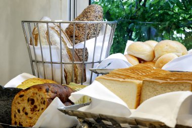 büfe hattında ekmek birçok türde