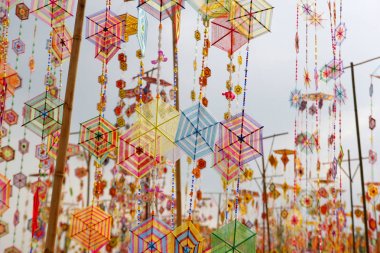 arka plan olarak renkli Tung bayrağı, Isan Kalasin Tay Tung bayrağı