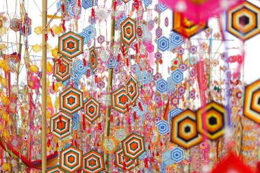 arka plan olarak renkli Tung bayrağı, Isan Kalasin Tay Tung bayrağı