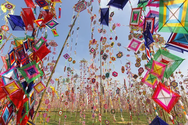 Colorida bandera de tung como fondo, bandera de tung de Isan Kalasin Thai — Foto de Stock