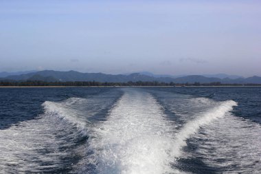 Tayland 'ın tropik denizinde mavi okyanus dalgası