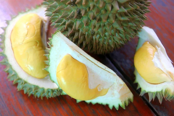 Foto Frutta Durian Sul Tavolo Legno — Foto Stock