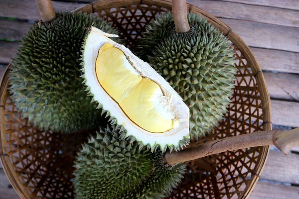 Foto Frutta Durian Nel Cestino — Foto Stock