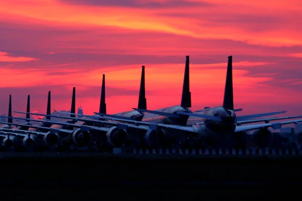 Vista Aviões Aeroporto Avental Com Fundo Céu Bonito Fotografias De Stock Royalty-Free