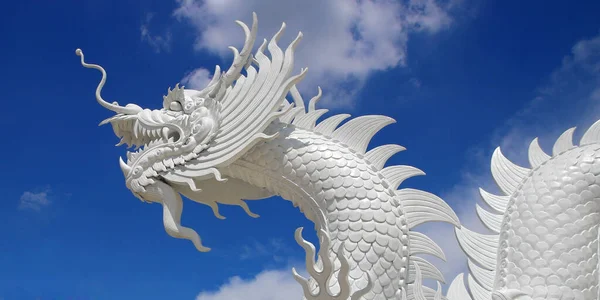 Белый Дракон Китайском Храме Красивым Небом — стоковое фото