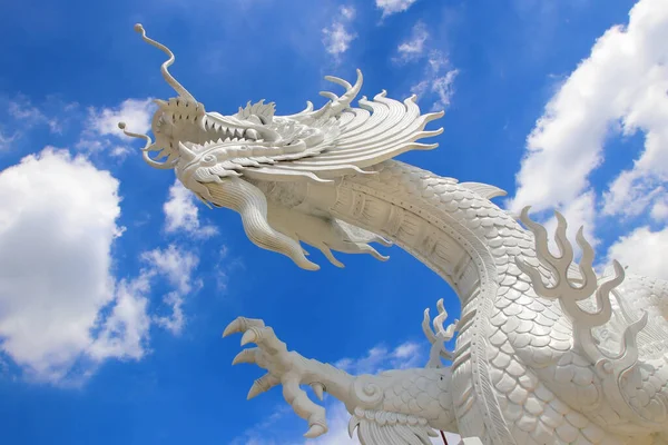 Weißer Drache Chinesischem Tempel Mit Schönem Himmelshintergrund — Stockfoto