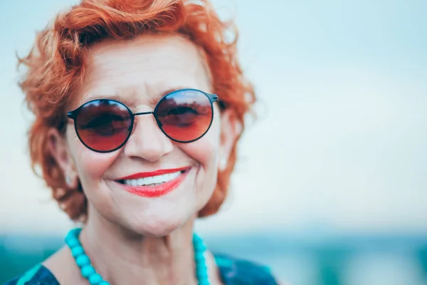 Mutlu olgun kadın zevk yaşam