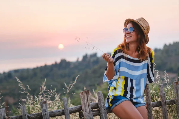 Young Woman Enjoying Sunset View Hill Seaside — Stock Photo, Image