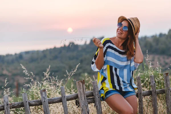 Young Woman Enjoying Sunset View Hill Seaside — Stock Photo, Image