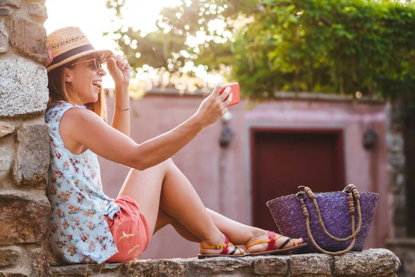 Tourist Woman Taking Travel Selfie Photos Smartphone Summer Holidays — Stock Photo, Image
