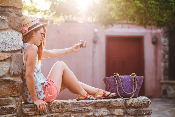 Tourist Woman Taking Travel Selfie Photos Smartphone Summer Holidays — Stock Photo, Image