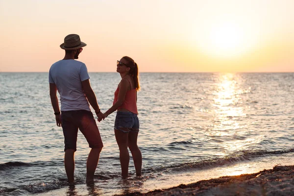 Young Couple Love Enjoying Sunset Beach — Stock Photo, Image