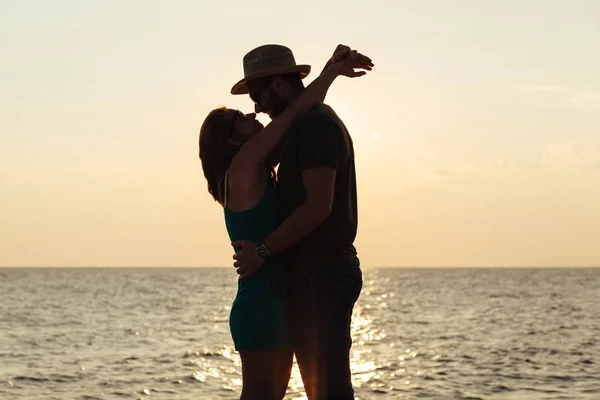 Young Couple Love Enjoying Sunset Beach — Stock Photo, Image
