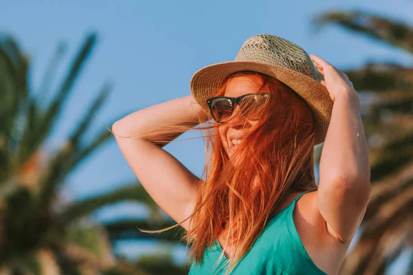 Young Woman Enjoying View Palm Trees — Stock Photo, Image