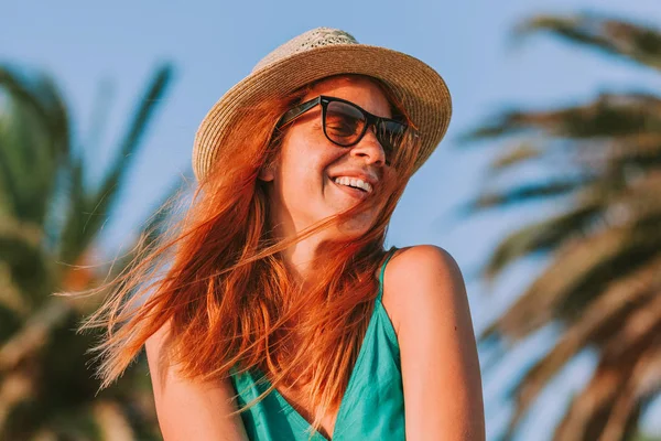 Young Woman Enjoying View Palm Trees — Stock Photo, Image