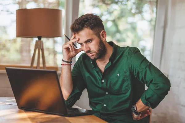 Young Man Having Sressful Time Working Laptop — Stock Photo, Image