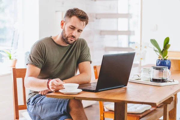 Young Man Having Sressful Time Working Laptop — Stock Photo, Image